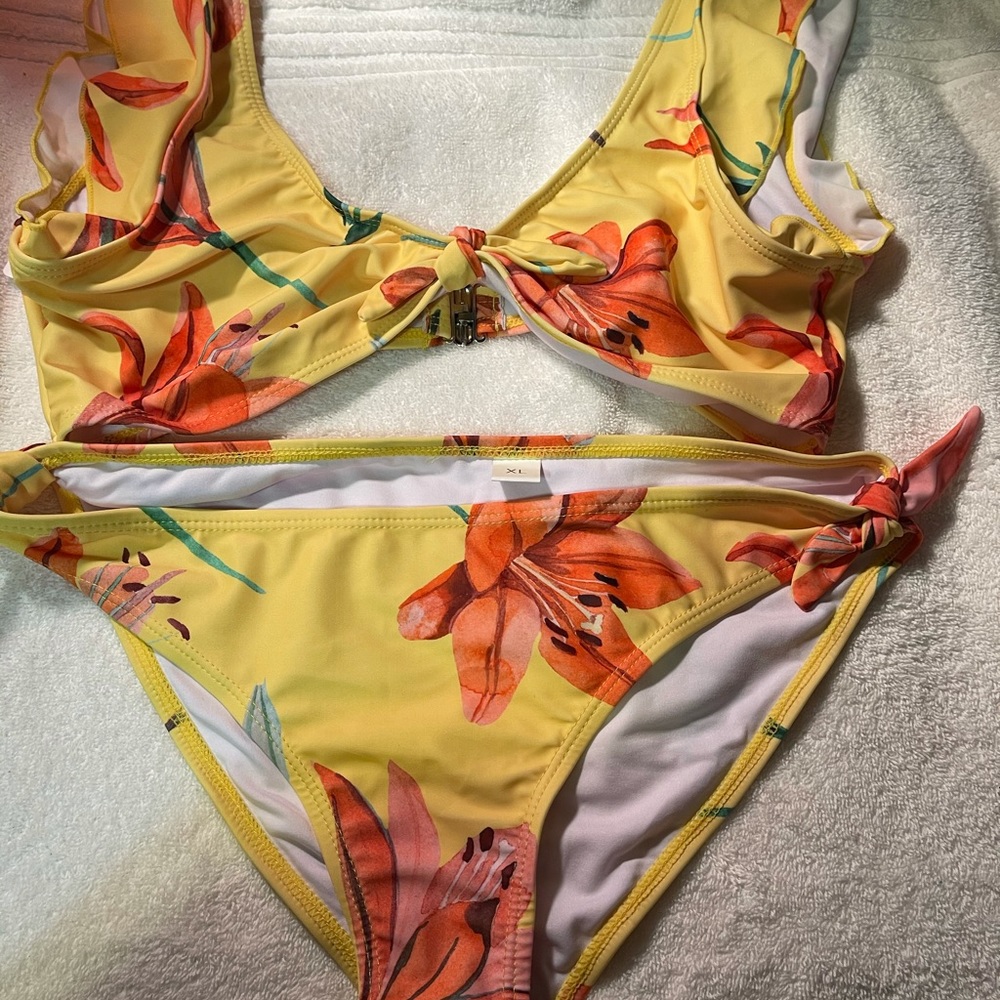 BEACHSISSI XL FLOWERED BATHING SUIT NWT - Picture 1 of 13